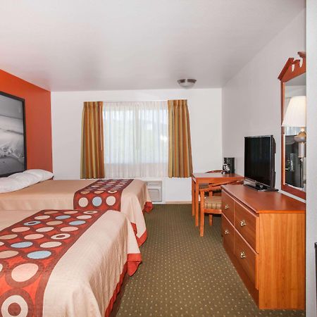 Super 8 By Wyndham Cloverdale Wine Country Экстерьер фото
