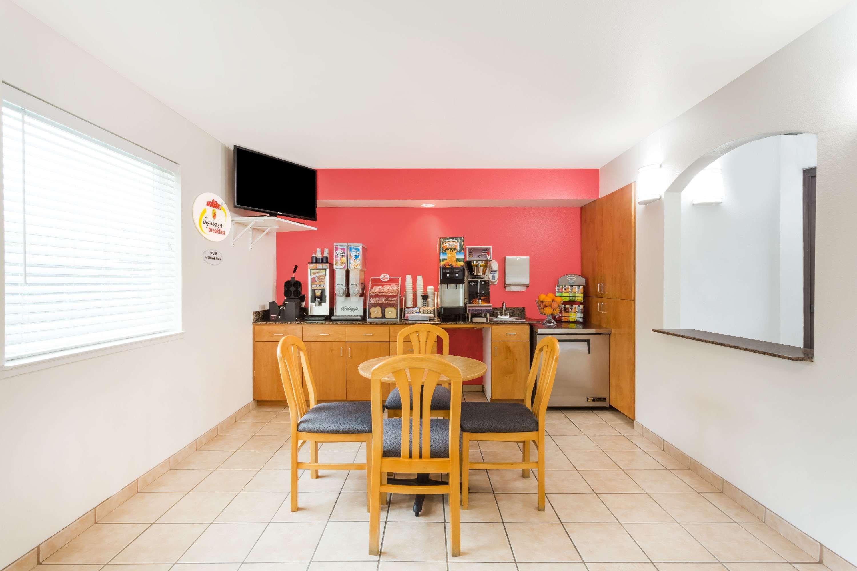 Super 8 By Wyndham Cloverdale Wine Country Экстерьер фото