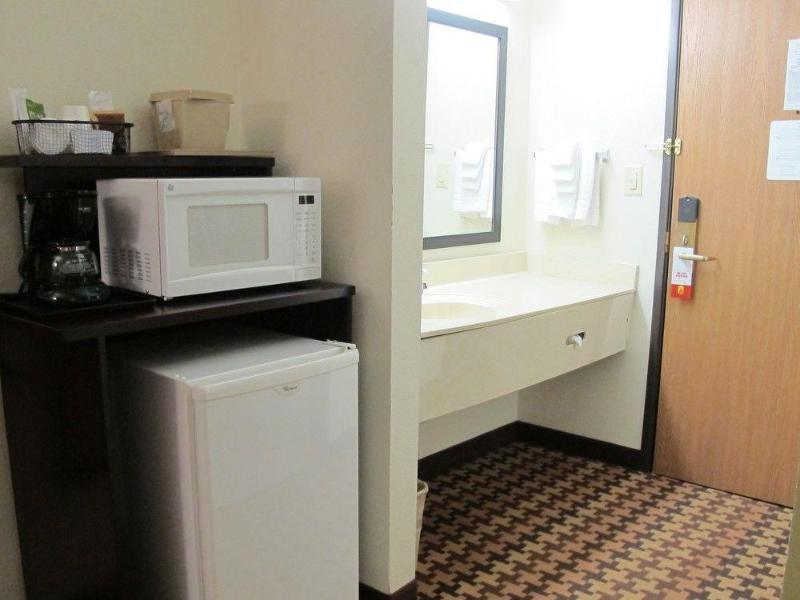 Super 8 By Wyndham Cloverdale Wine Country Экстерьер фото