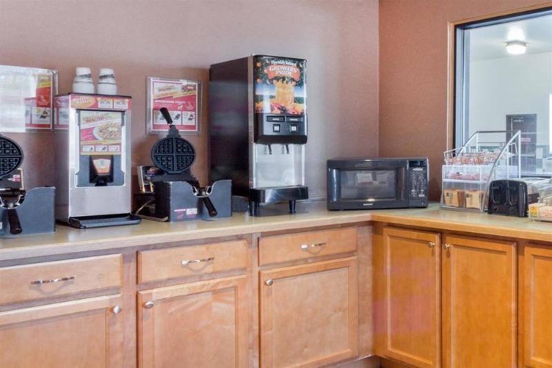 Super 8 By Wyndham Cloverdale Wine Country Экстерьер фото