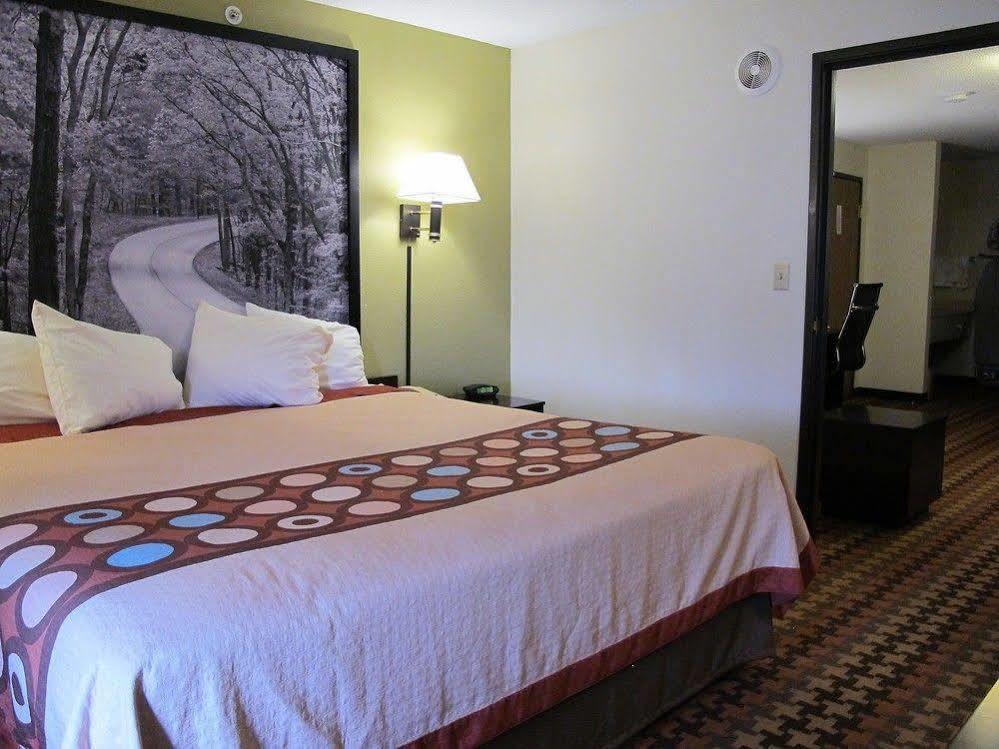 Super 8 By Wyndham Cloverdale Wine Country Экстерьер фото